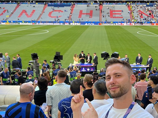 Live-Audiodeskription in der Königsklasse